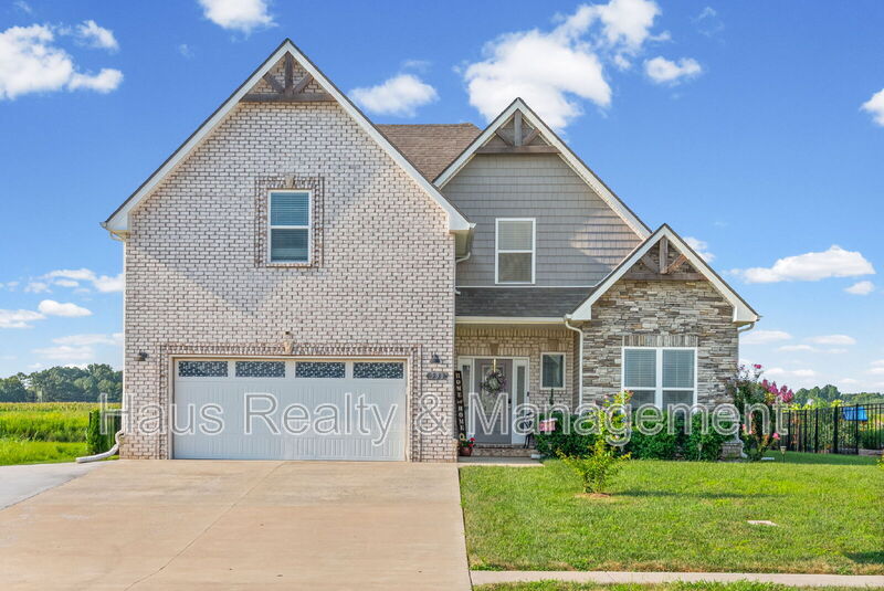 Clarksville House: 538 Fieldview Wy