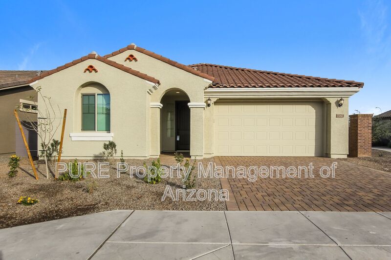 Avondale House: 10254 W Crittenden Ln