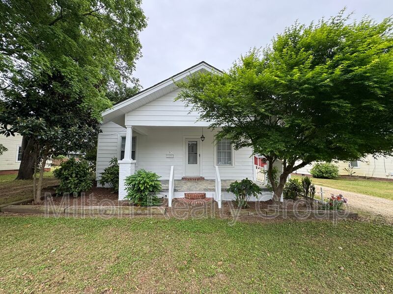 Erwin House: 307 East F St.