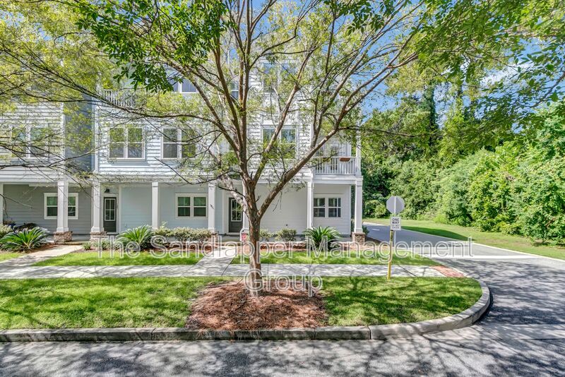 Summerville Townhome: 123 Sabal Court