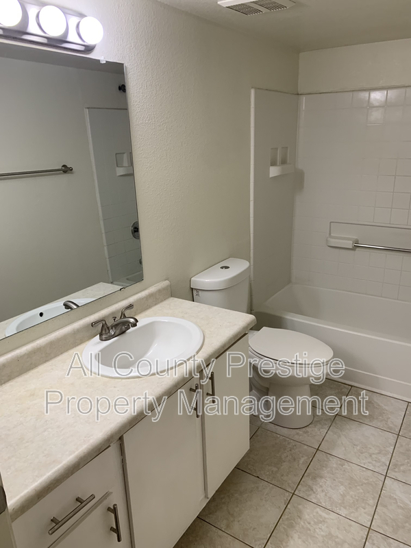 phoenix Condo: 16033 N 25th St Building 1