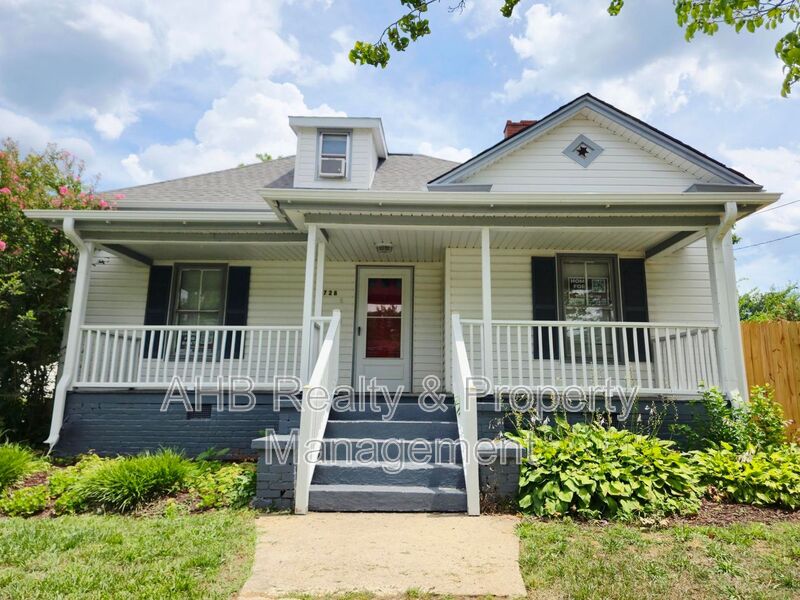 Burlington House: 728 Tucker St