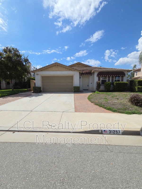 Menifee House: 31257 Eastridge Ave