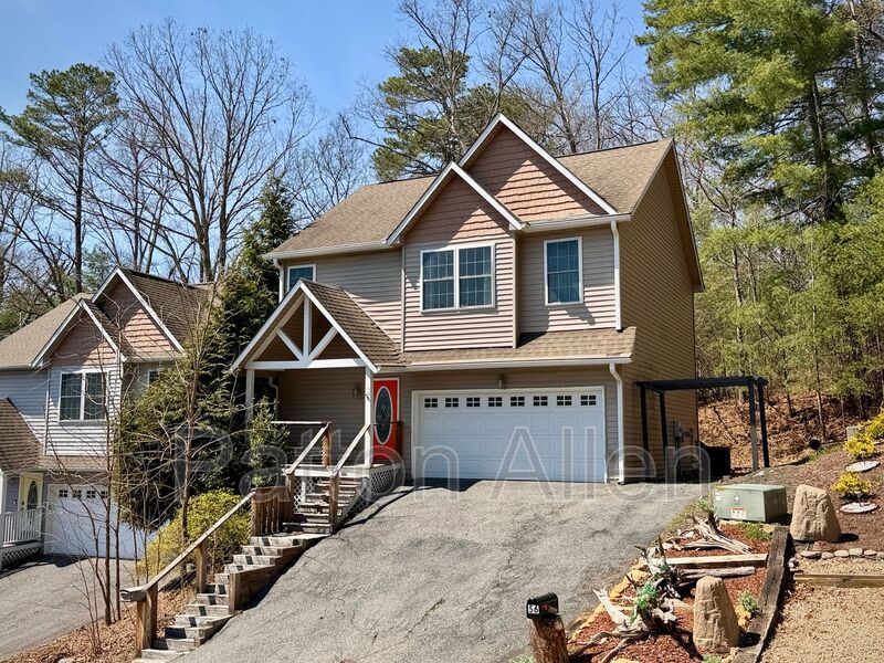 Asheville House: 52 Winterwind Dr