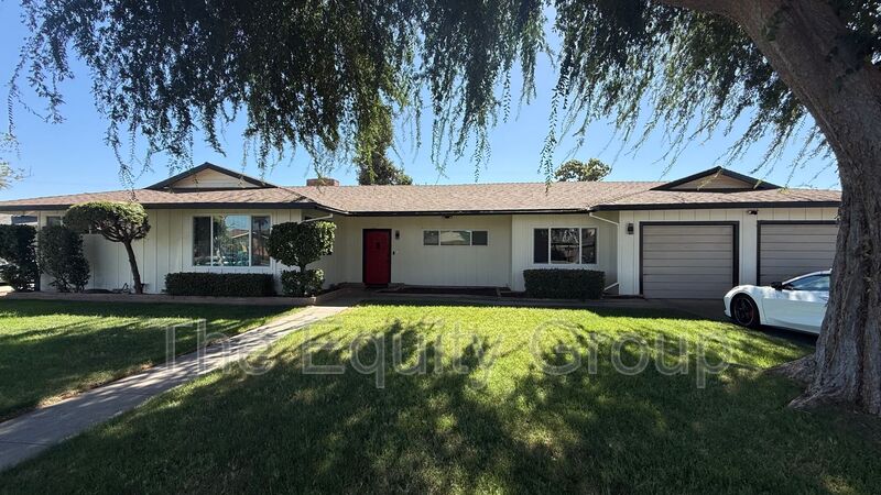 Porterville House: 72 S Waukesha