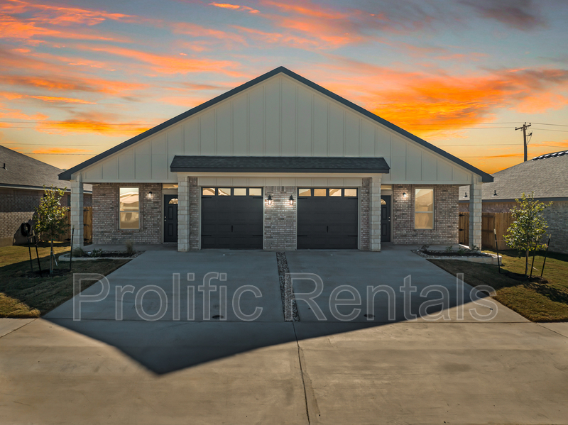 Killeen House: 5110 Rose Garden Loop