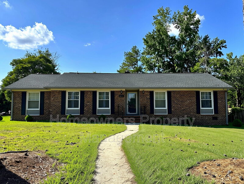Fayetteville House: 6221 Cool Shade Drive