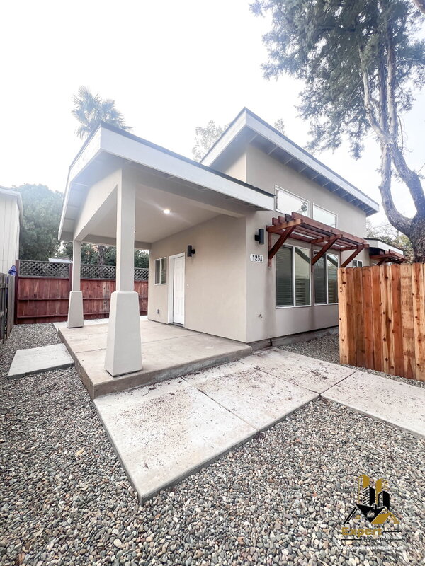 Roseville House: 125 B St