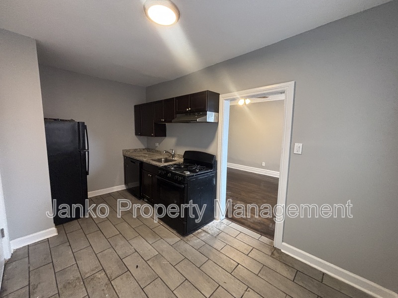 Chicago Condo: 6055 S Troy St