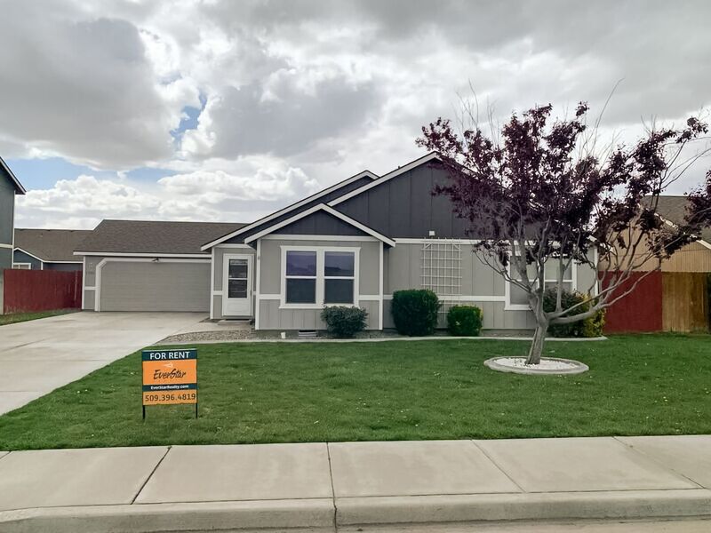 Pasco House: 5708 Ochoco Lane