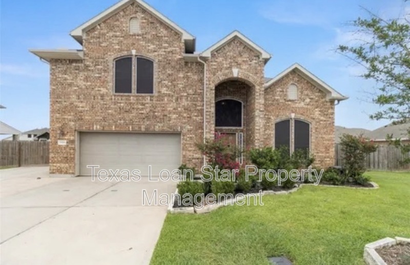 Mont Belvieu House: 9518 Franklin Dr