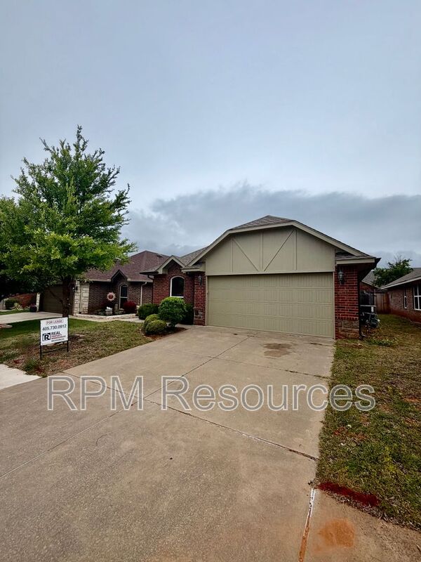 Edmond House: 2401 Golden Lane