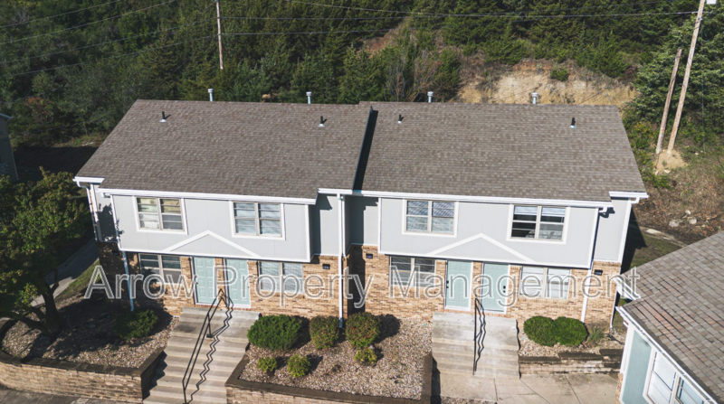 Junction City House: 1320 South Jackson Street