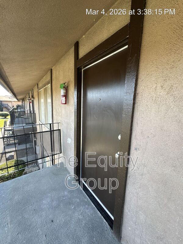 Visalia House: 3535 W Campus Ave -14