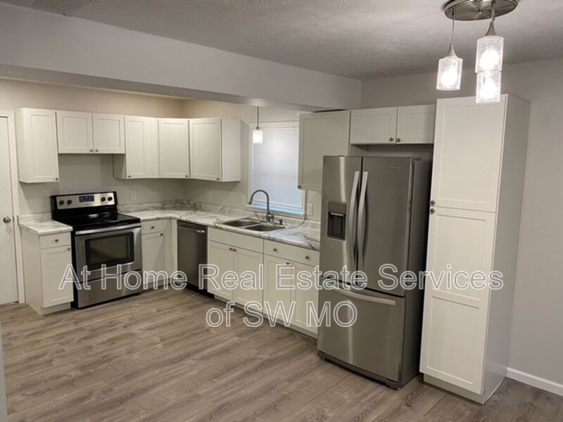 Springfield House: 4529 W La Siesta Street