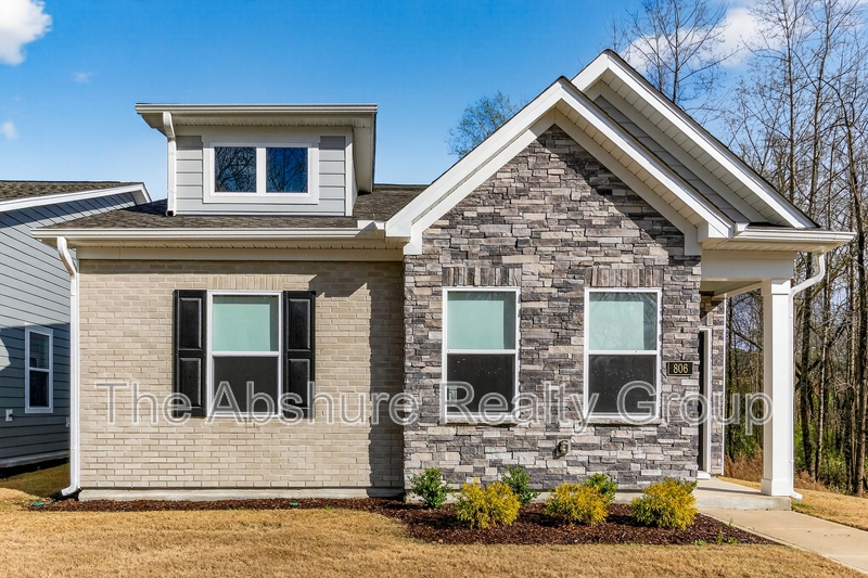 Fuquay-Varina House: 806 Dorset Stream Drive