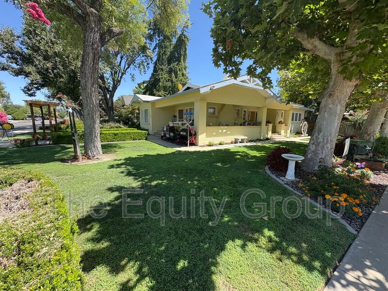 Kingsburg House: 1424 18th Ave