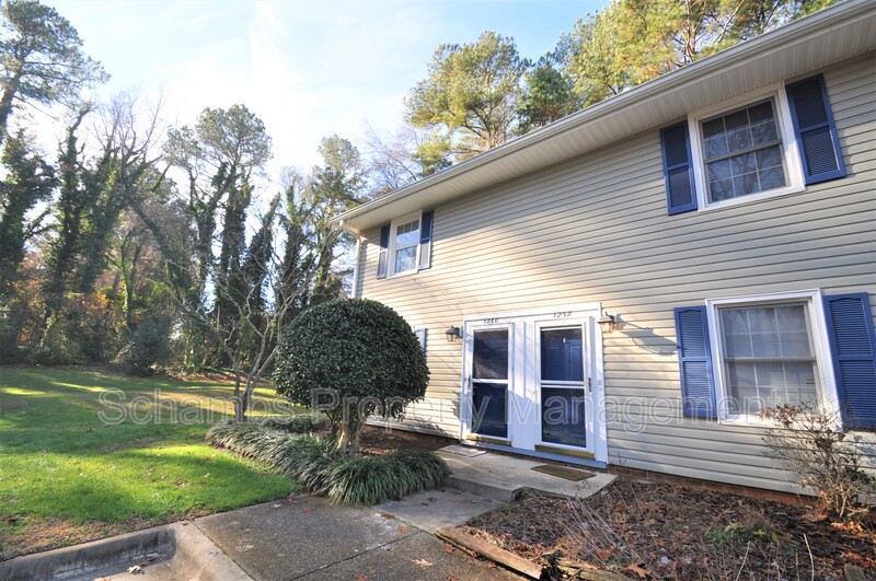 Cary Townhome: 1260 Donaldson Ct