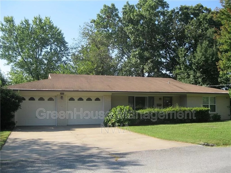 Bentonville House: 805 NW Carson Drive