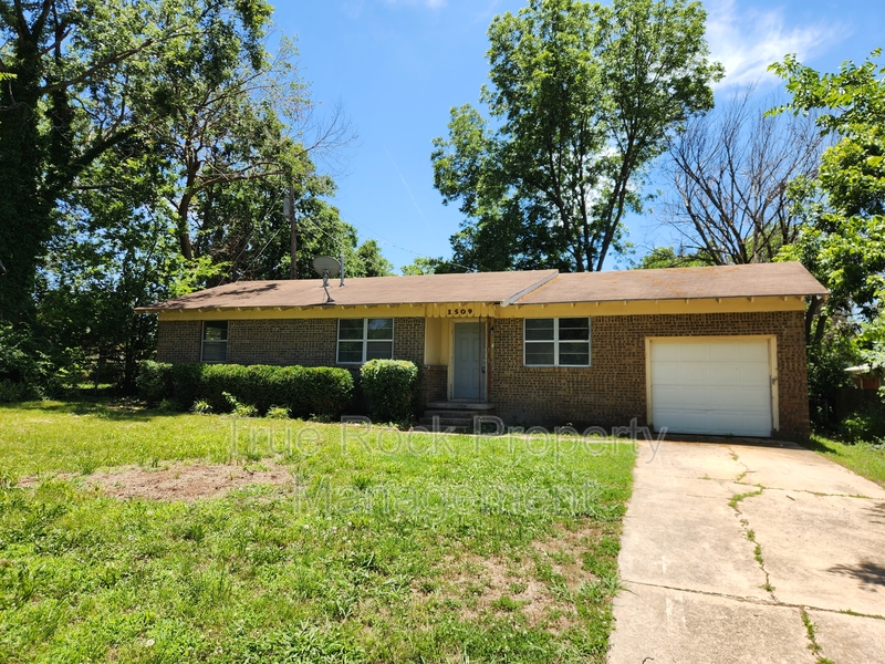 Ada House: 1509 Nancy