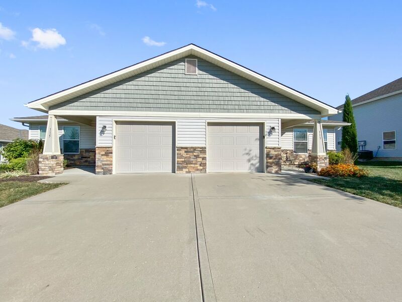 Blue Springs House: 115 SW Marigold St