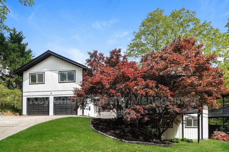 Marietta House: 153 Learner Ct SE