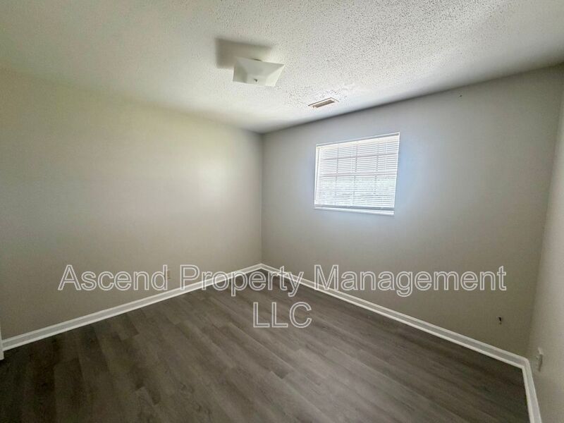 McDonald Condo: 582 Withrow Rd