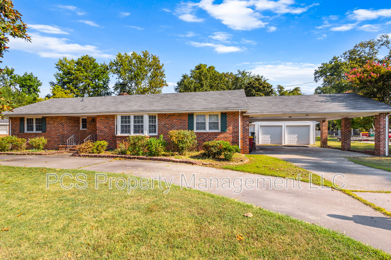 Petersburg House: 1871 Pender Avenue