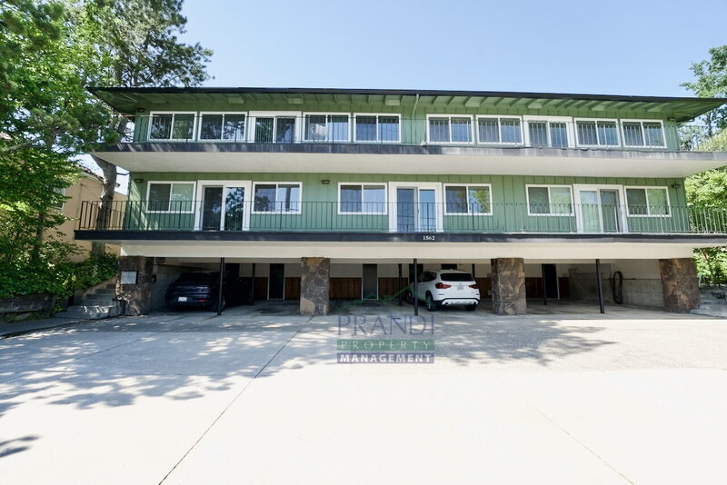 San Anselmo Condo: 1562 Sir Francis Drake Blvd