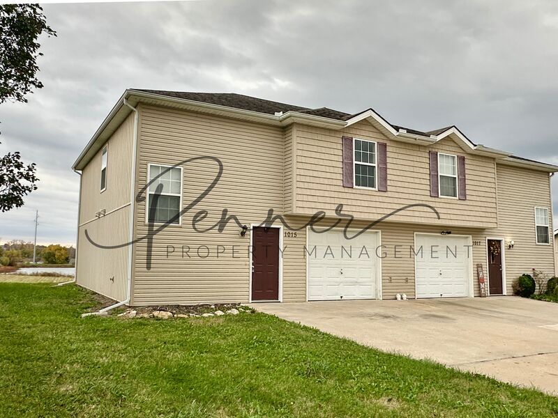 GRAIN VALLEY House: 1015 NW WILLOW DR