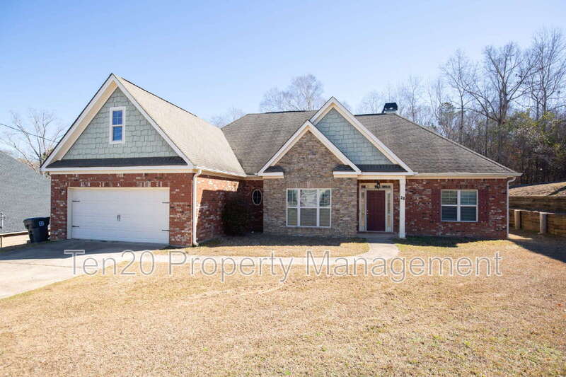 Phenix City House: 28 White Pine Way