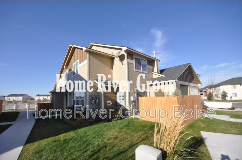 Boise Townhome: 9125 W Brogan Dr