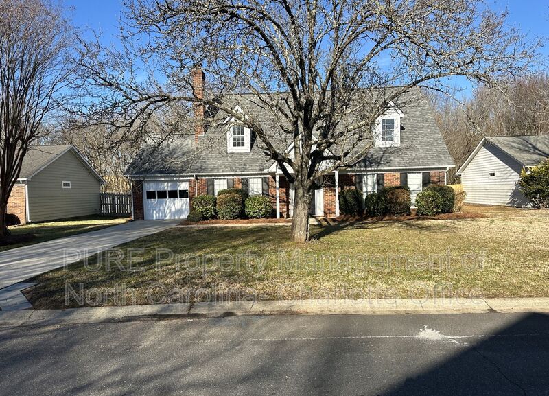 Charlotte House: 12115 Landing Green Drive