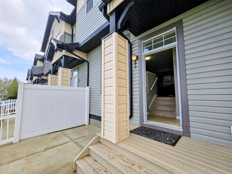 Edmonton Townhome: 465 Hemingway Rd NW