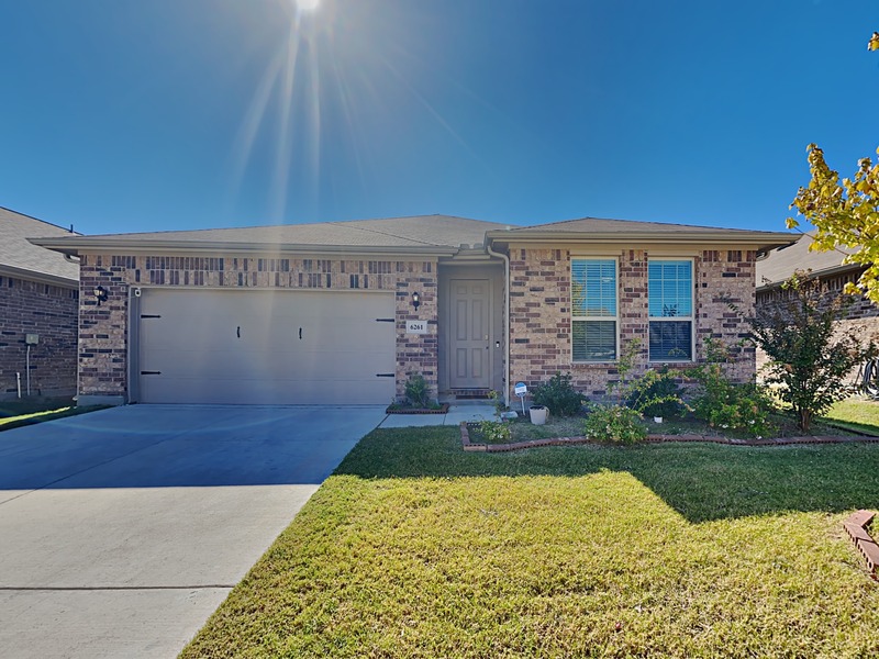 Fort Worth House: 6261 Outrigger Rd