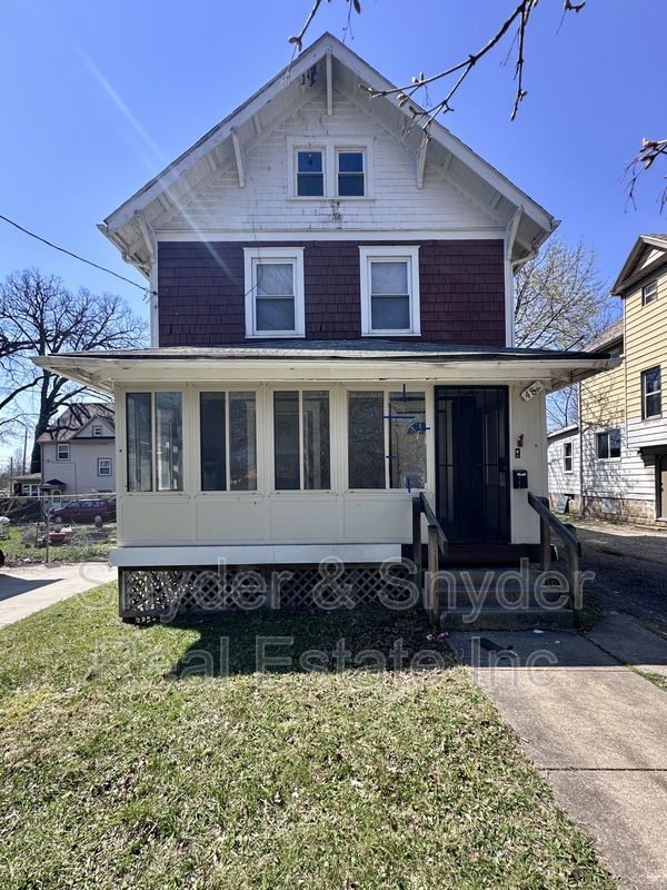 Akron House: 484 Homer Ave.