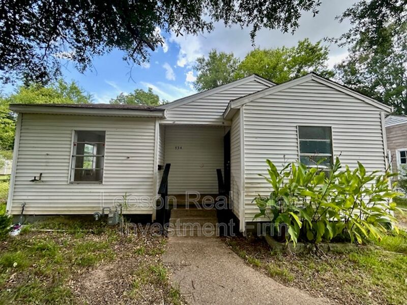 Shreveport House: 734 W. 74th St.