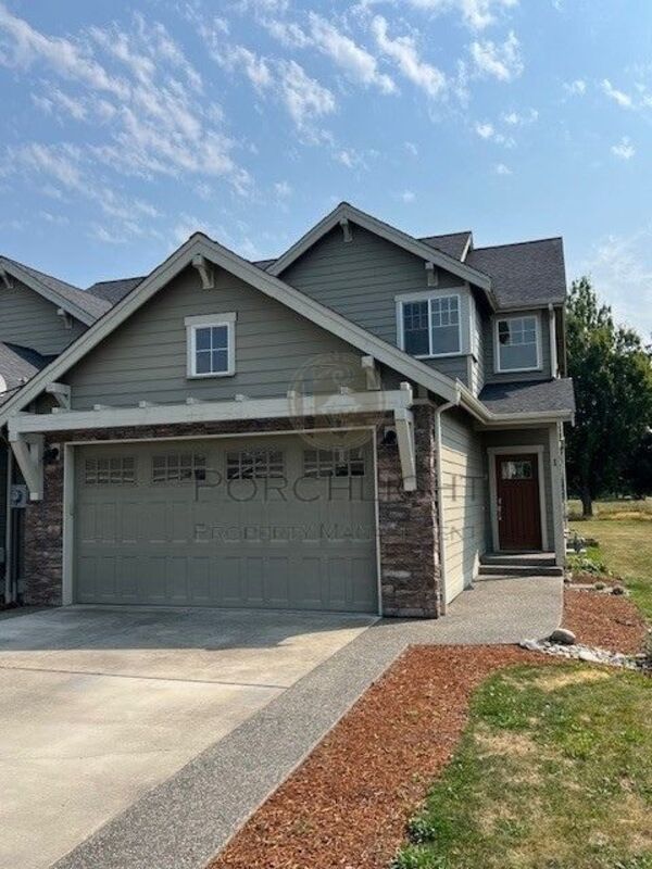 Lynden Condo: 2200 Greenview Circle