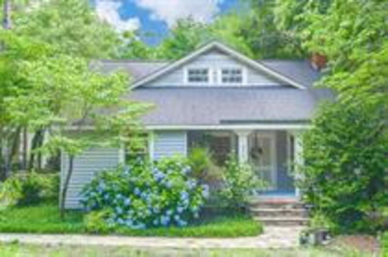 Southern Pines House: 330 East Maine Avenue