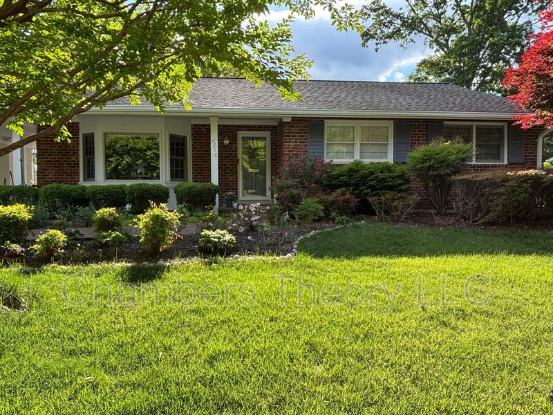 Fairfax House: 4216 Worcester Dr.