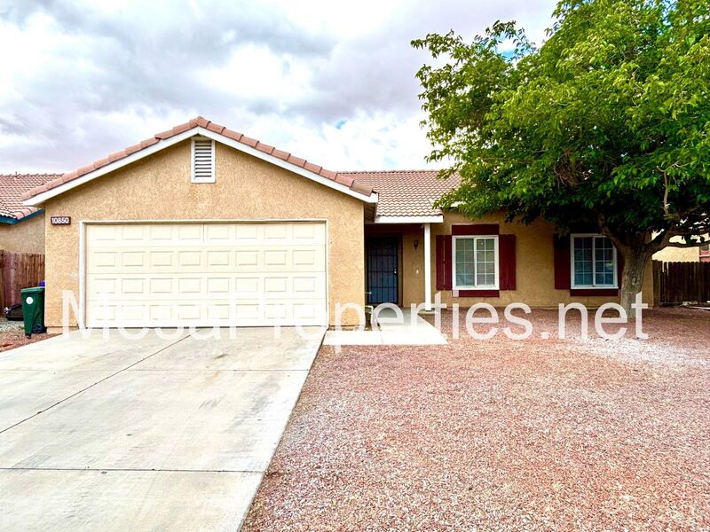 Adelanto House: 10850 Villa St.