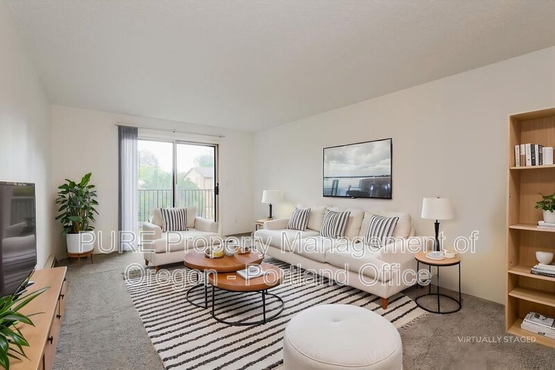 Portland Condo: 14144 NE Sandy Blvd