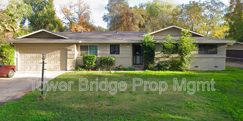 Loomis House: 5866 Saunders Ave