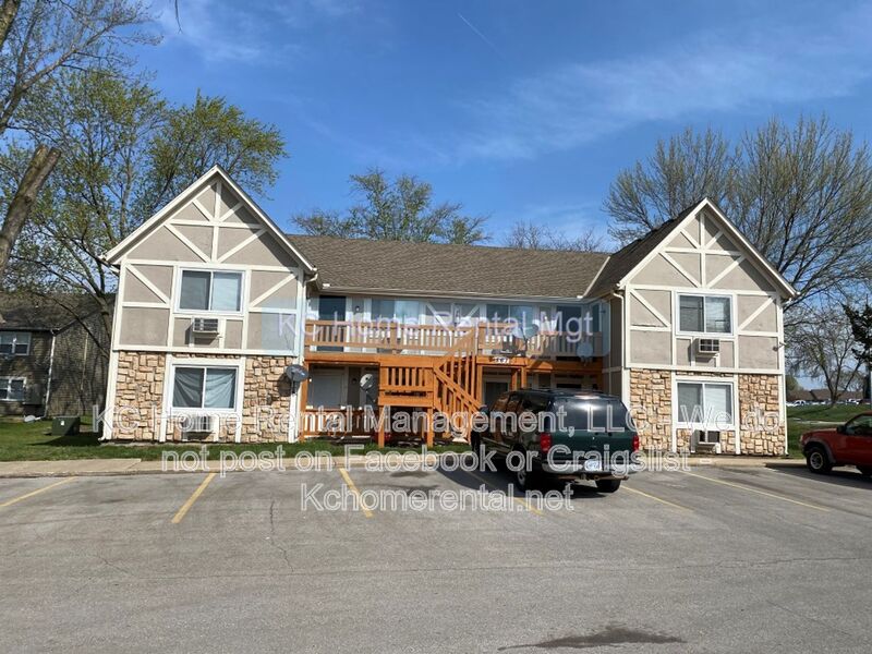 Olathe House: 561 N Somerset Ter #C