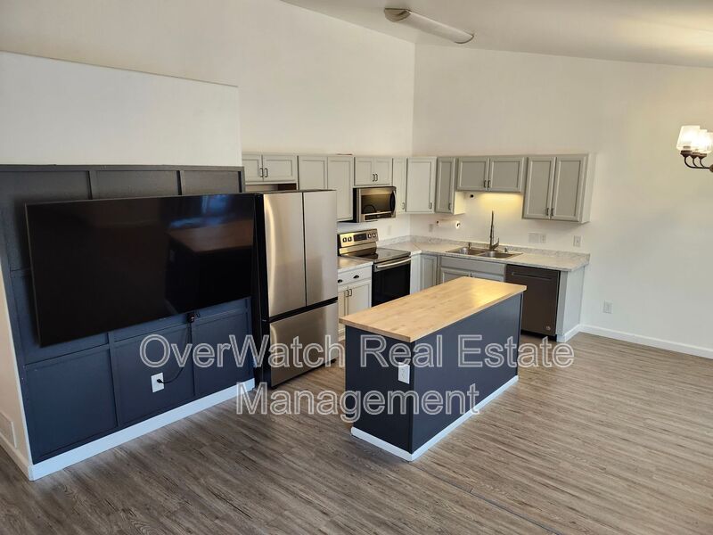 Eagle River House: 13839 HUNTERWOOD LN