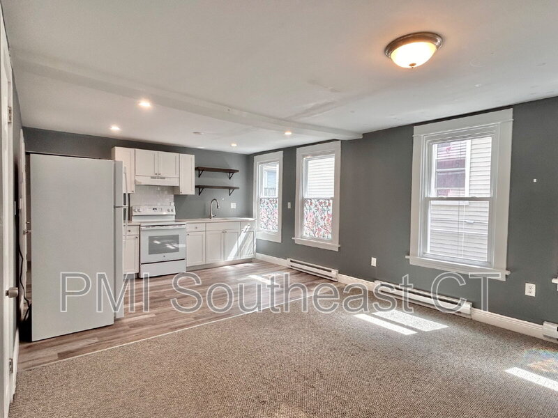 New London Condo: 200 Montauk Ave