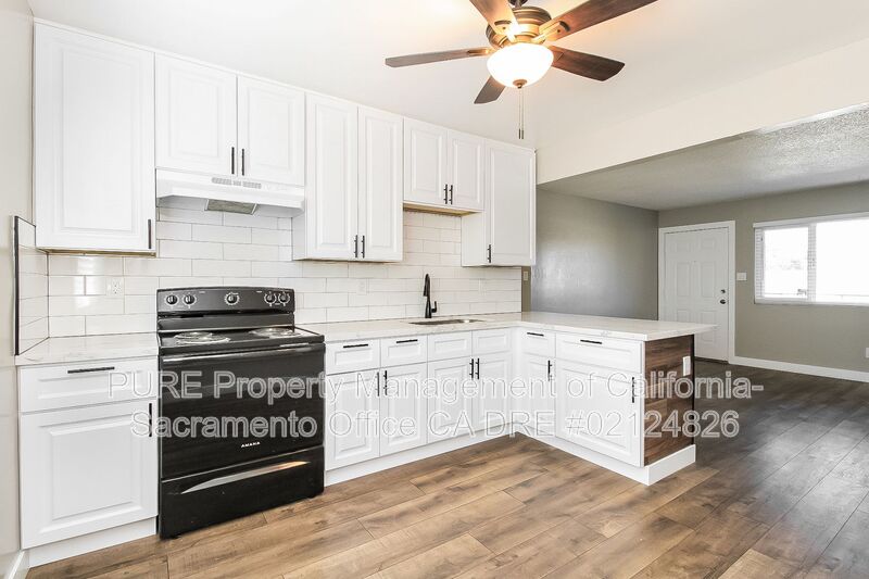 Roseville House: 130 Elm St