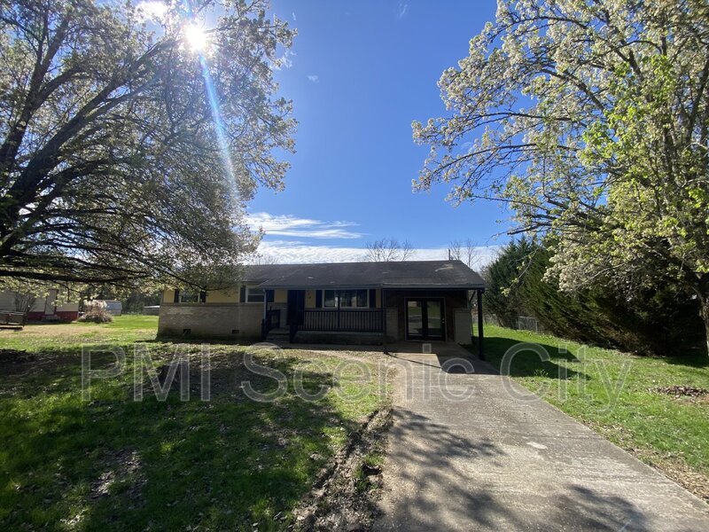 Rossville House: 168 Reynolds Dr