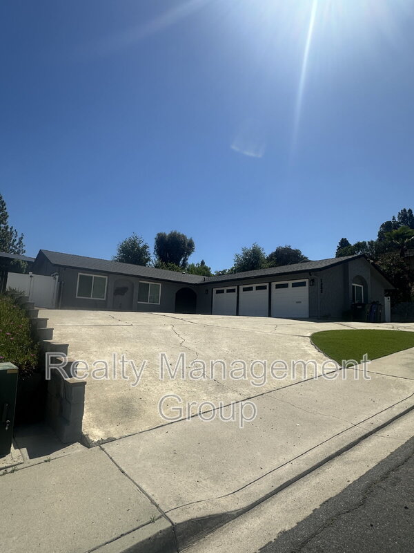 El Cajon House: 2388 Windmill View Road