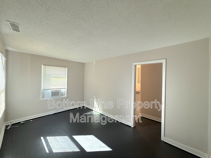 Charlotte Condo: 2728 Remington St